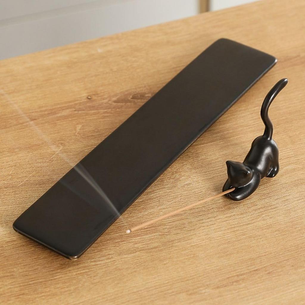 HARGIO Cute Ceramic Incense Holder with Cat Design, Stylish Incense Burner for Buddhist Altars, Incense Holder with Angled Incense Holder and Saucer,