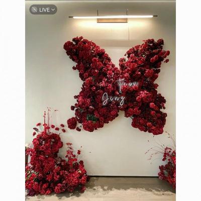 Parete Fiorita Cascata di Rose Rosse - Composizione Floreale Artificiale per Matrimoni ed Eventi