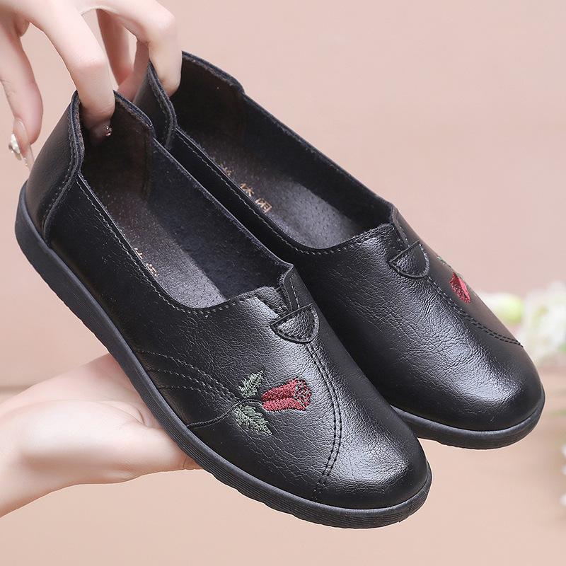 Middle-aged and Elderly Women's Spring and Autumn Floral Embroidered Comfortable Slip on Shoes Mom's Soft Sole Loafers Granny's Flat Non-slip Shoes