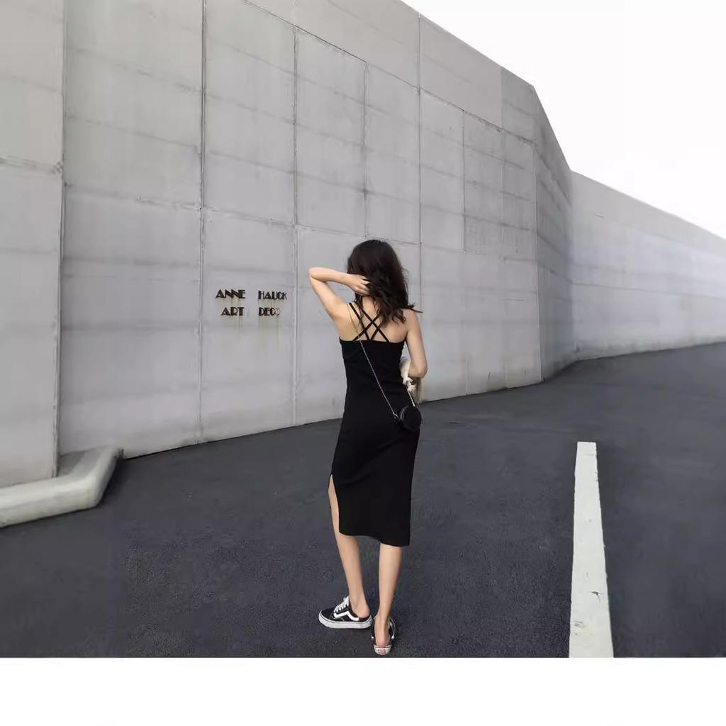 Medium and Long Suspender Dress, New Women's Split Ends In Summer, Thin Temperament, and Bottom Skirt Inside.