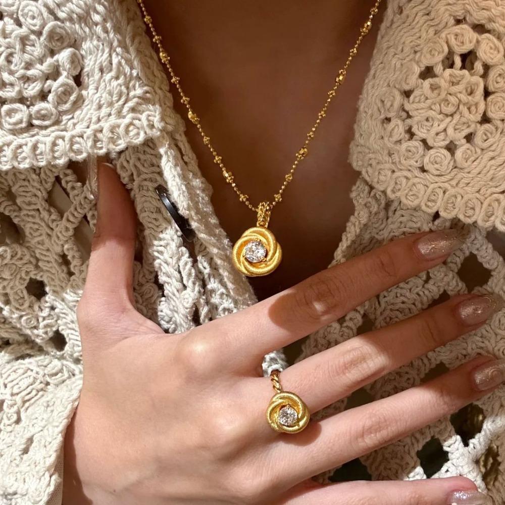 

French Romantic Eternal Love Mobius Rose Pendant Necklace Gold Plated Diamond Ring Women Jewelry Set