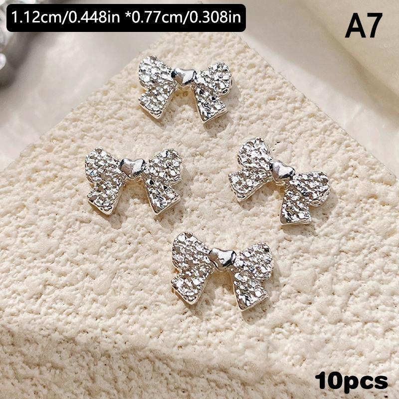 10ks 3D Butterfly Alloy nail Charms Designové šperky s motýlkem Luxusní zlaté stříbrné duté nail art dekorace příslušenství