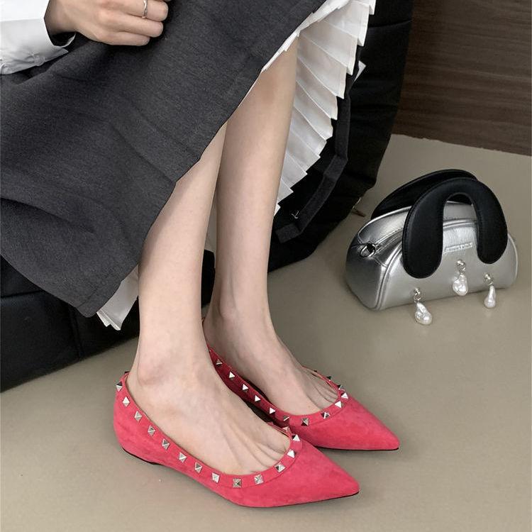 2025 neue Damenschuhe Europäisch und Amerikanisch spitz Nieten flachsohlig Weichleder flache Mündung weichsohlig Einzelne Schuhe Damenmode klein frisch