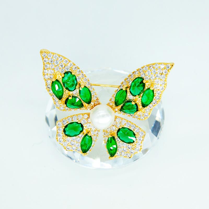 Luxury Butterfly Brooch Fashion Pearl Pins For Women Zircon Accessories Suit Coat Wedding Gifts Crystal Insect Jewelry