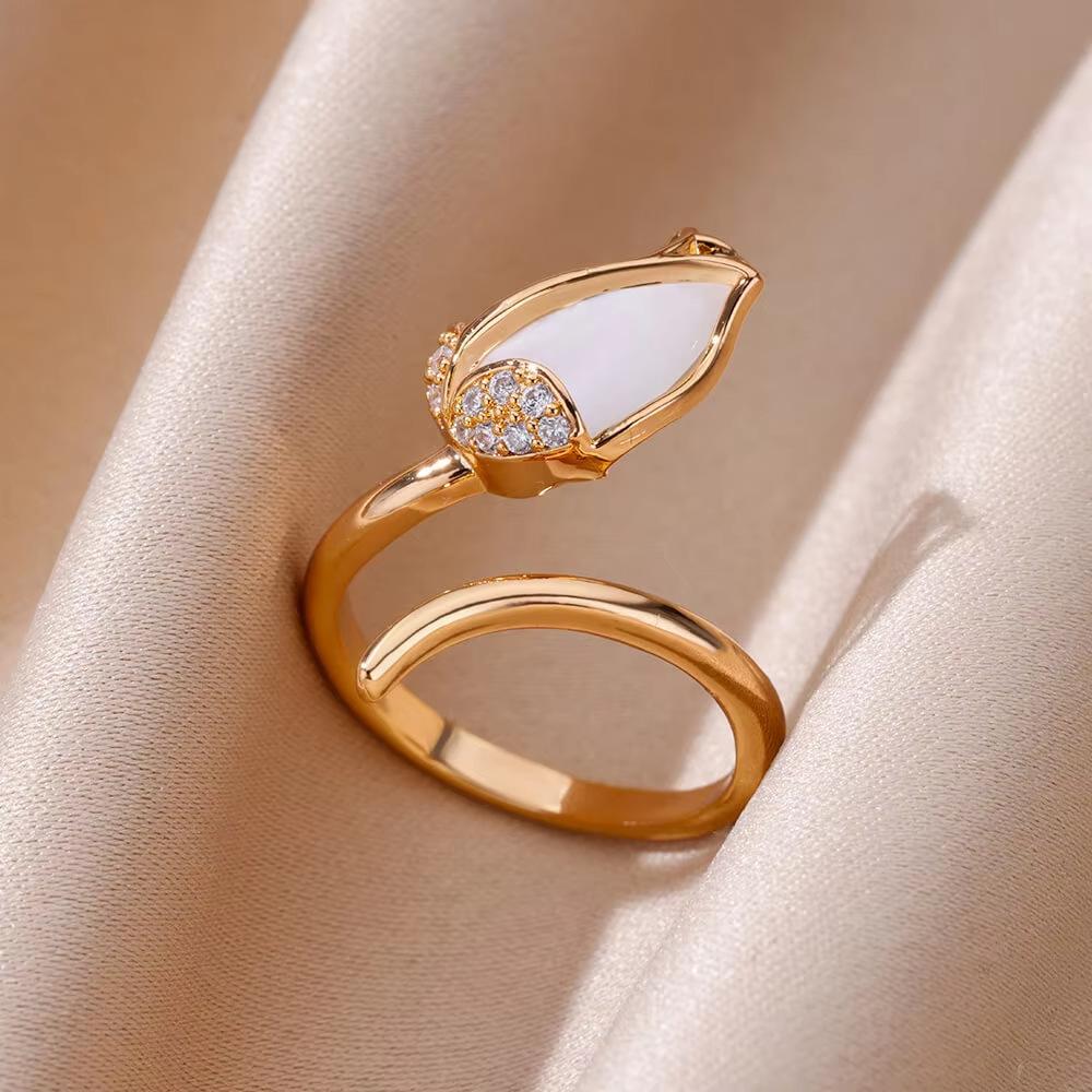 Fashionable Flower Ring, Copper Inlaid with Zircon and Full Diamond Ring, Ladies' Temperament Exquisite Jewelry