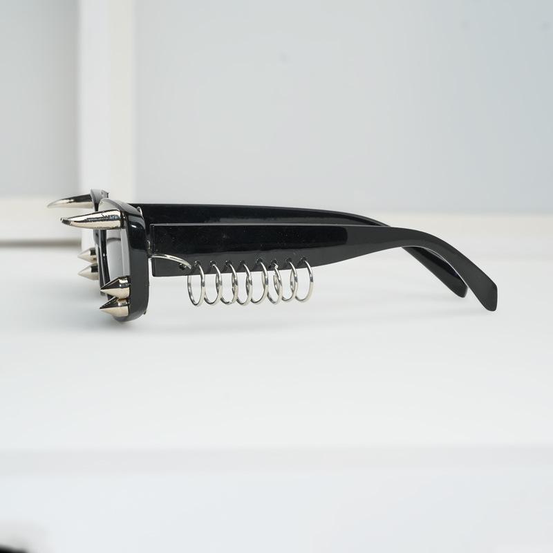 Punk Gothic Nieten Sonnenbrille Unisex Streetwear Mode Brillen