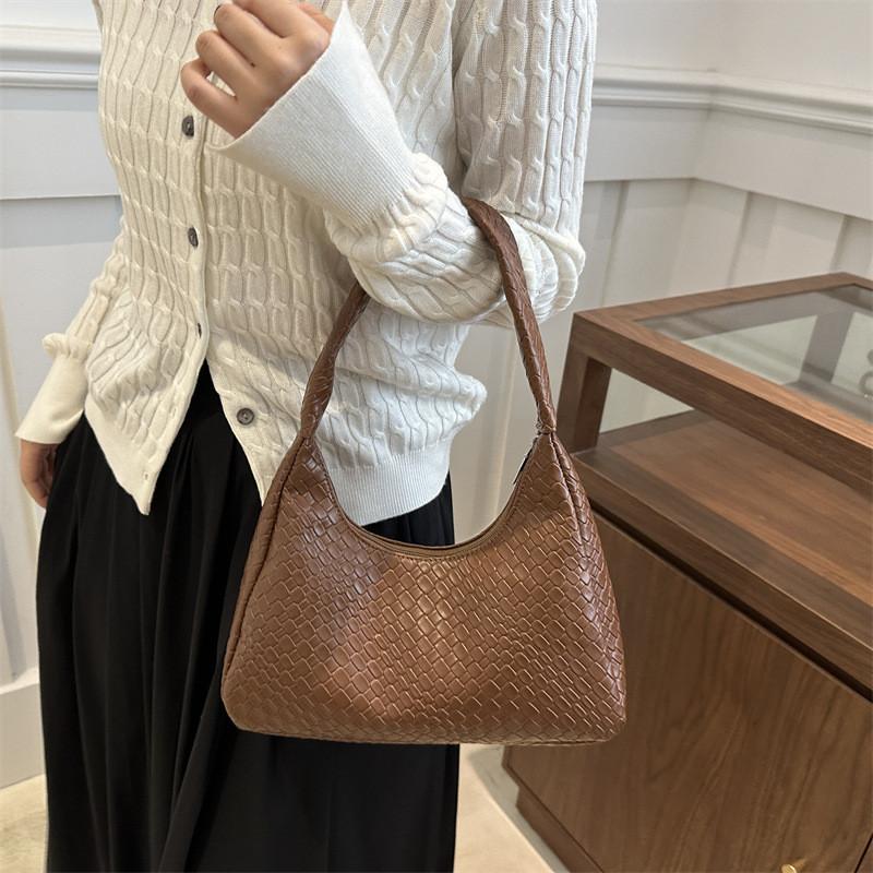 Woven Versatile Diamond Pattern Womens Shoulder Bag Chic And Spacious Ideal For Everyday Use