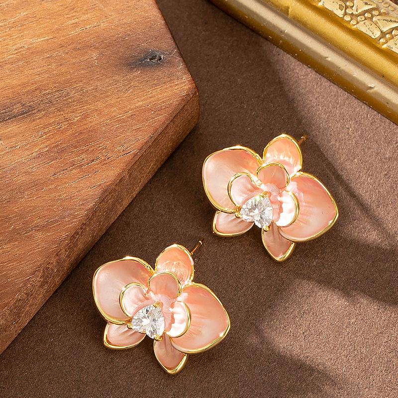 

French Gentle Sweet Delicate Oil Drip Diamond White Petal Stud Earrings Women s Versatile Premium Earrings