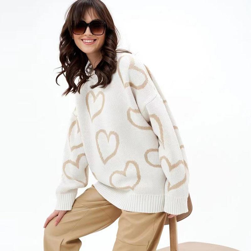 Женские зимние вязаные свитера с круглым вырезом и принтом в виде сердца — фото 6