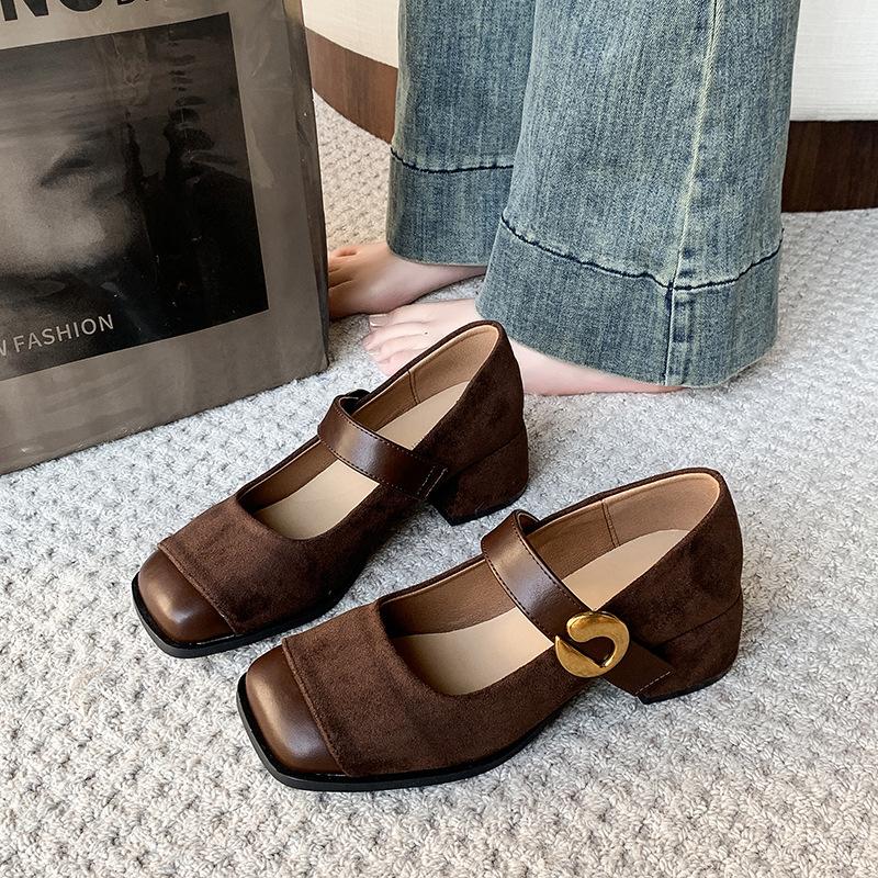 

Retro square head light mouth thick heel single shoes women s 2025 spring and summer new French temperament fairy high heel Mary Jane shoes 39