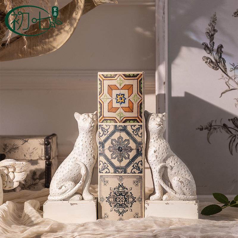 Vintage Waschbär Harz Buchstütze – Einzigartige Bibliotheksdekoration