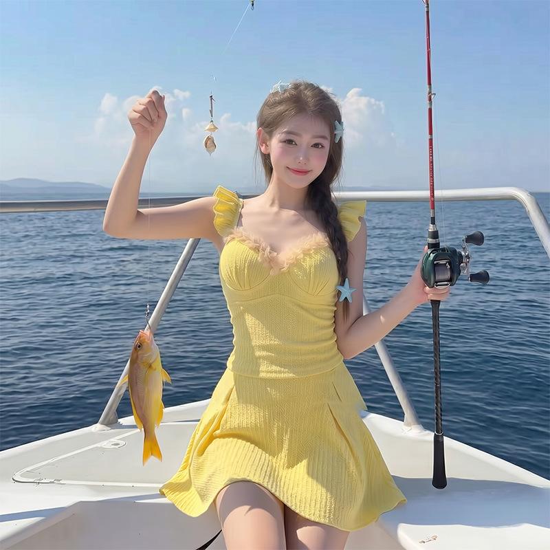 Swimsuit women's high-end sense new beautiful dress-style conservative belly cover and thin chest gathering holiday hot spring swimsuit