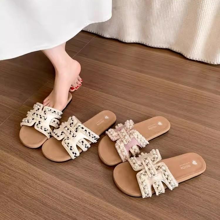 Xiaoxiangfeng Flat-bottomed Slippers Women's Summer 2025 New Outer Wear Fashion Pearl Soft-bottomed French with Skirt Cool Slippers
