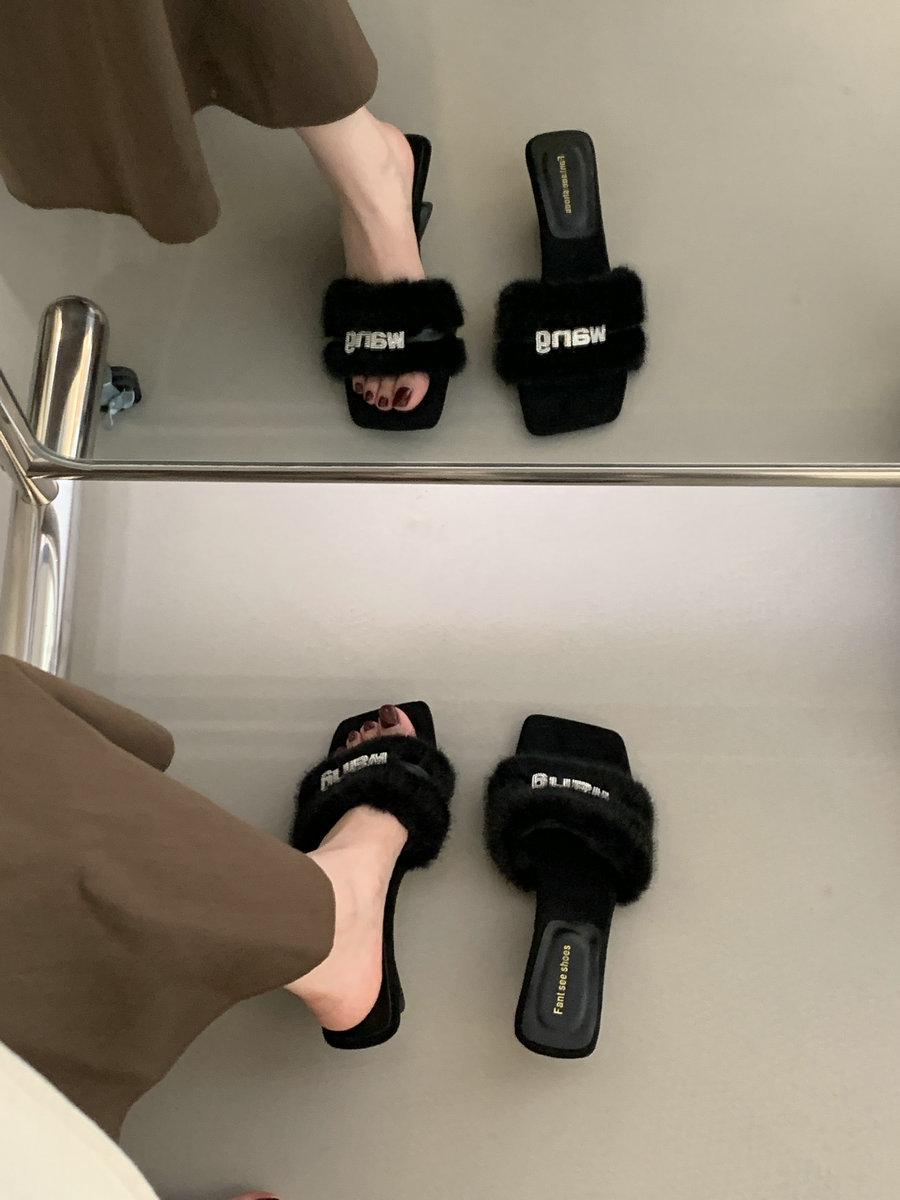 

Showing leg length French temperament heterosexual heel fluffy slippers women wear 2025 autumn and winter fashionable fairy high heel sandals 39