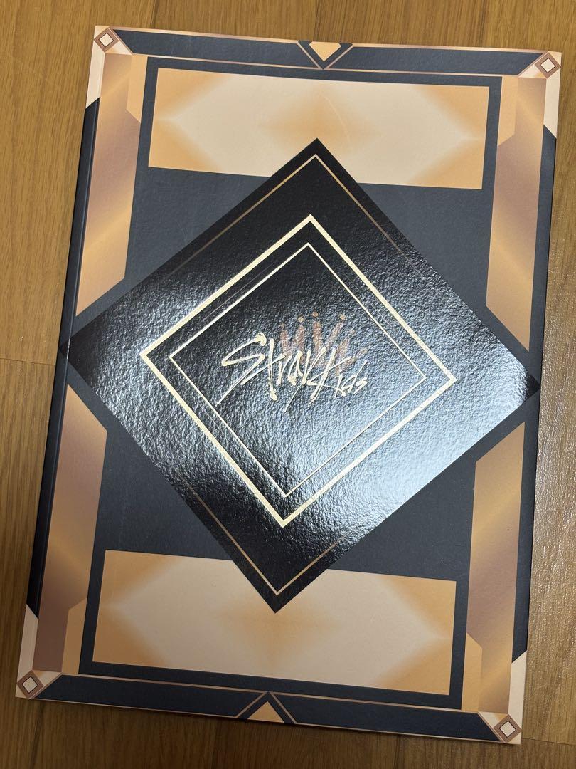 

[USED] StrayKids Kingdom Photobook