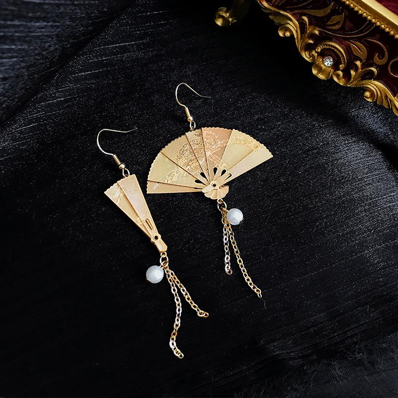 Vintage Chinese Fan Earrings: Swinging Hanfu Tassel Ear Hooks for Women