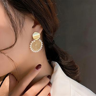 Atmospheric Imitation Pearl Circular Spiral Patterned Earrings for Women's Jewelry Attending Banquets or Wedding Scenes