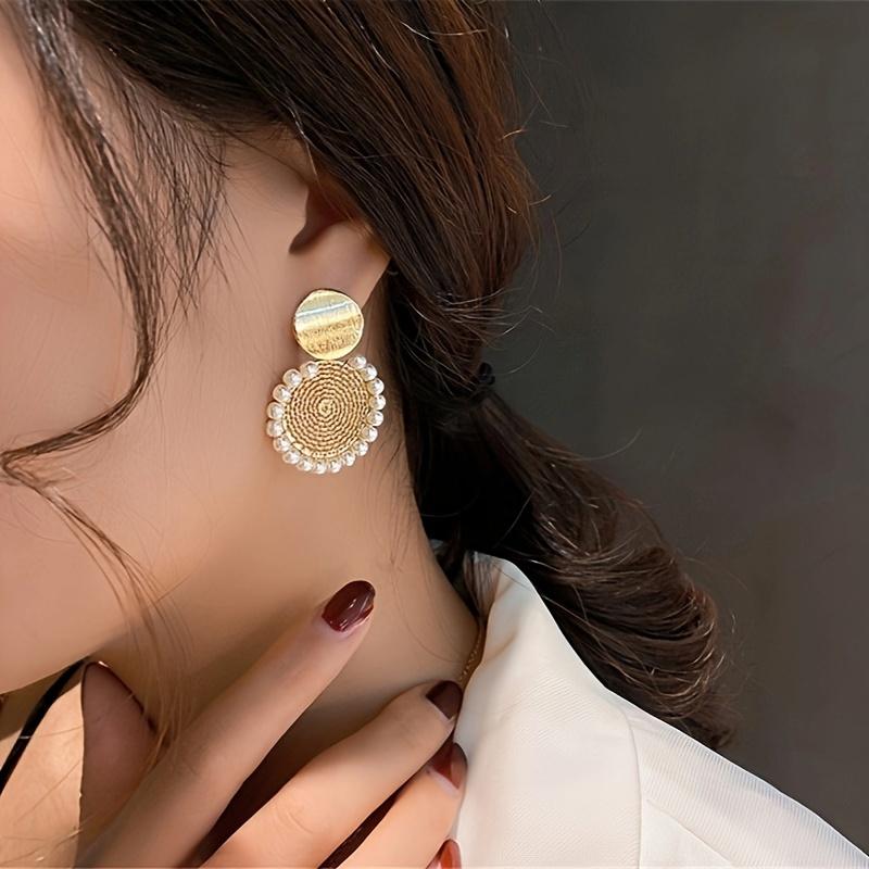 Atmospheric Imitation Pearl Circular Spiral Patterned Earrings for Women's Jewelry Attending Banquets or Wedding Scenes