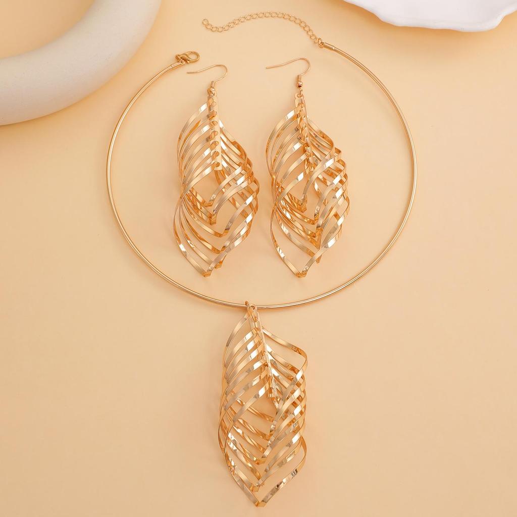 Retro Exaggerated Personality Temperament Spiral Hollow Golden Necklace Earrings Bijouterie Sets For Women