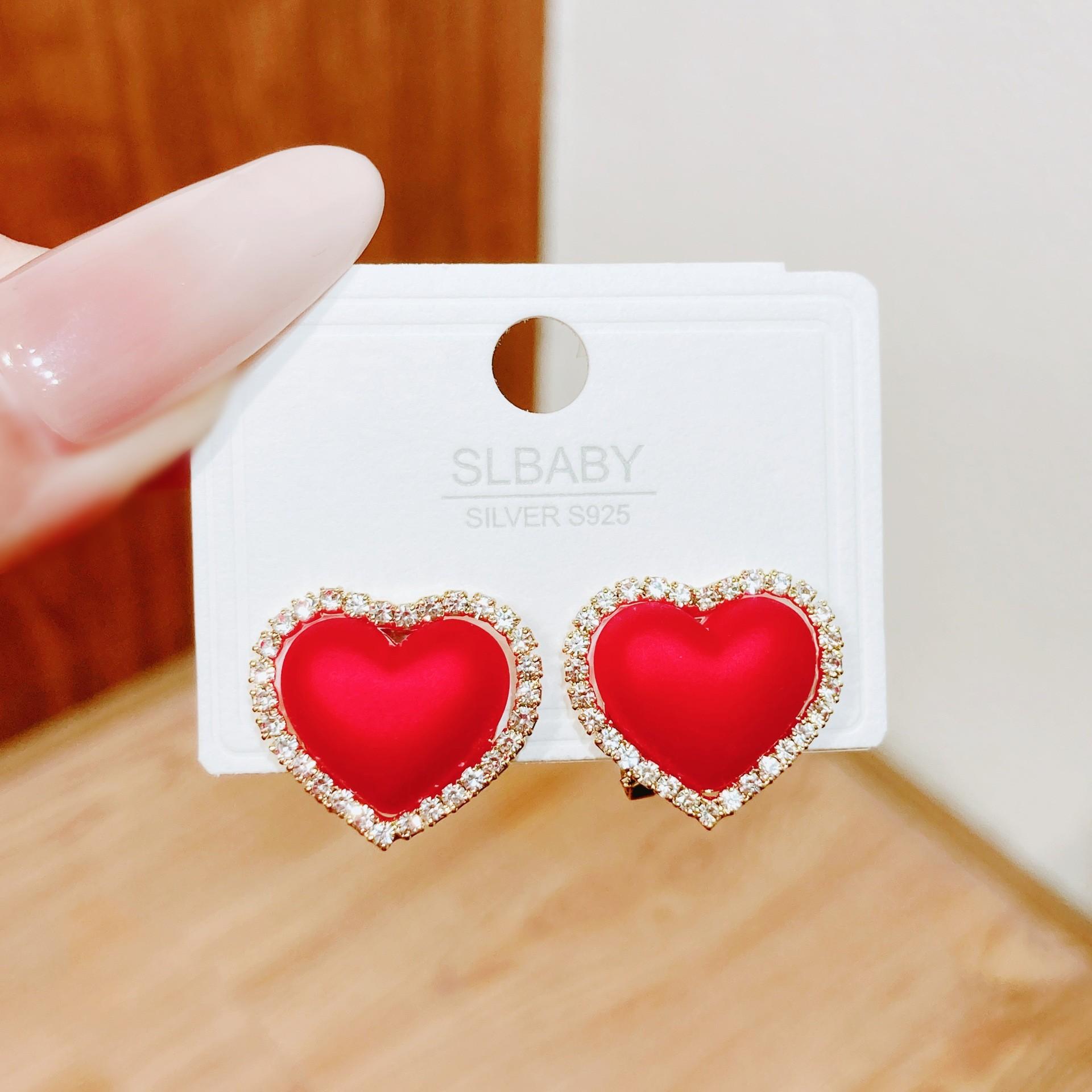 

New earrings autumn and winter high-end love stud earrings female Korean version temperament simple New Year peach heart jewelry червоний