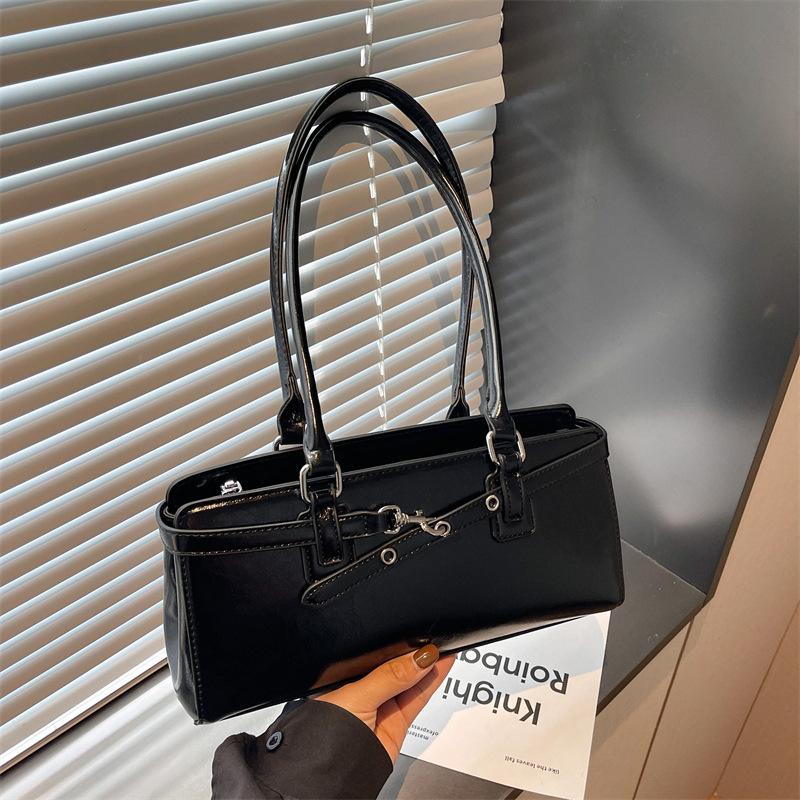

Autumn and winter new fashion versatile handbag niche design high-end sense baguette bag commuter shoulder armpit bag чёрный