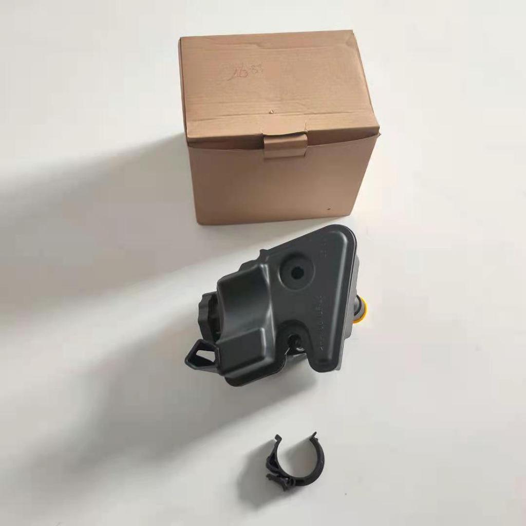 Zbiornik wyrównawczy wspomagania kierownicy Mercedes-Benz W463/W164 (Część nr. 0004602683)