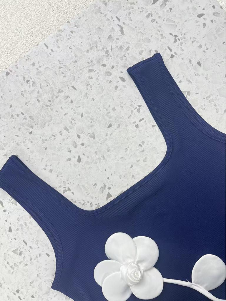 Sleeveless Women's Knitted Shirt with 3D Flowers - European & American Style