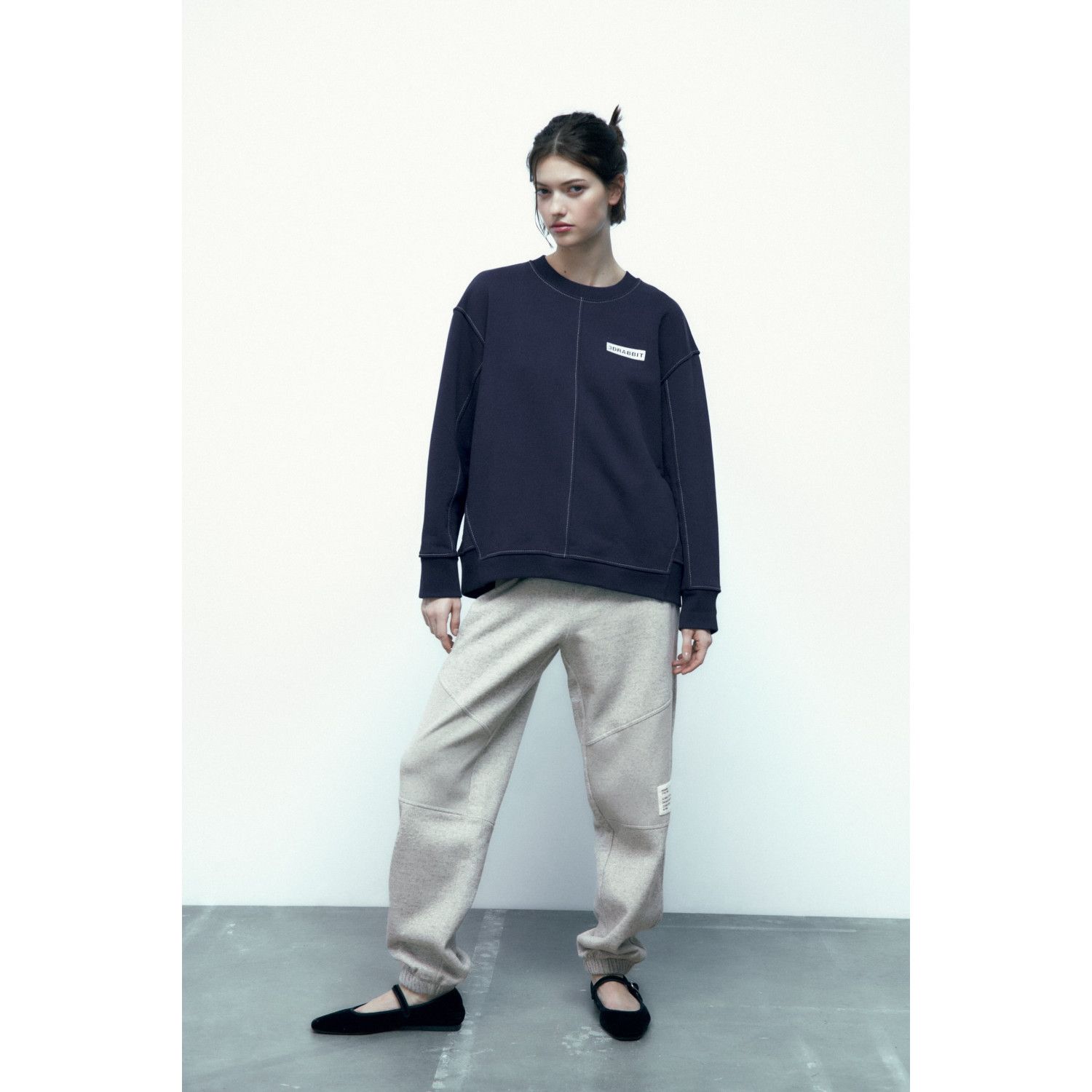 

EMBROIDERED SWEATSHIRT