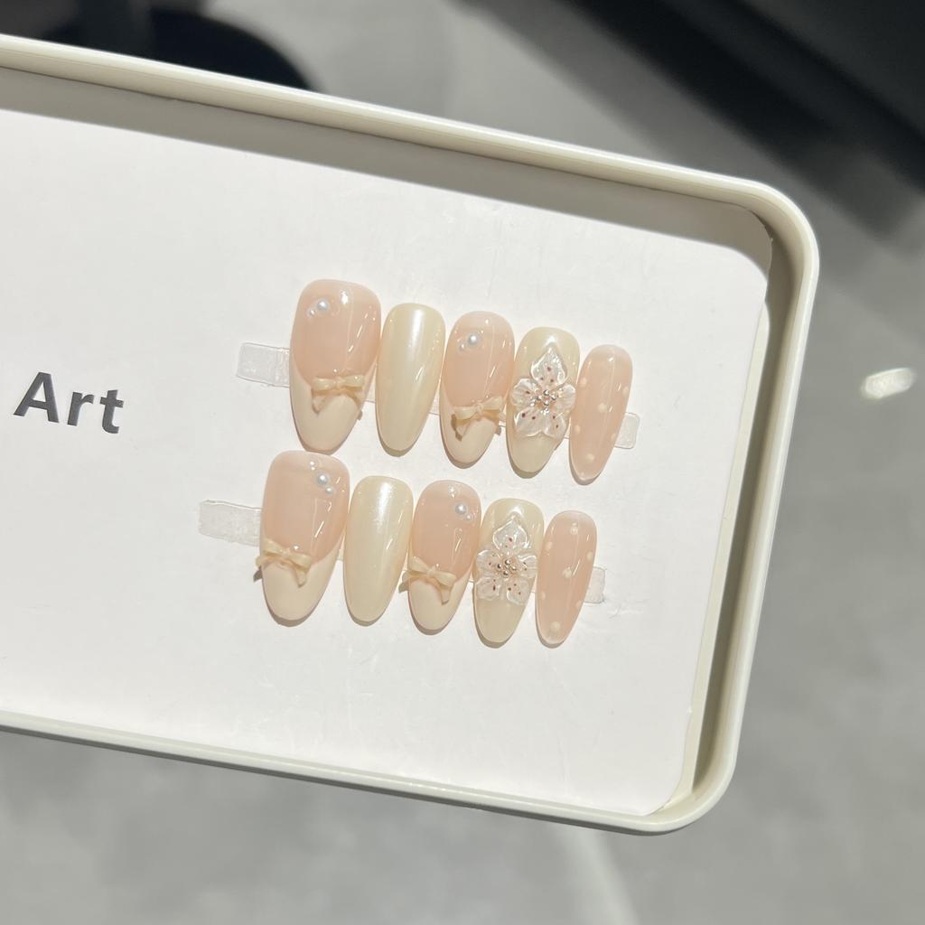 Allsidig temperament, skånsom nude farge sommerfugl manikyr fransk utskåret polkadot ren håndbærende negleklemmer