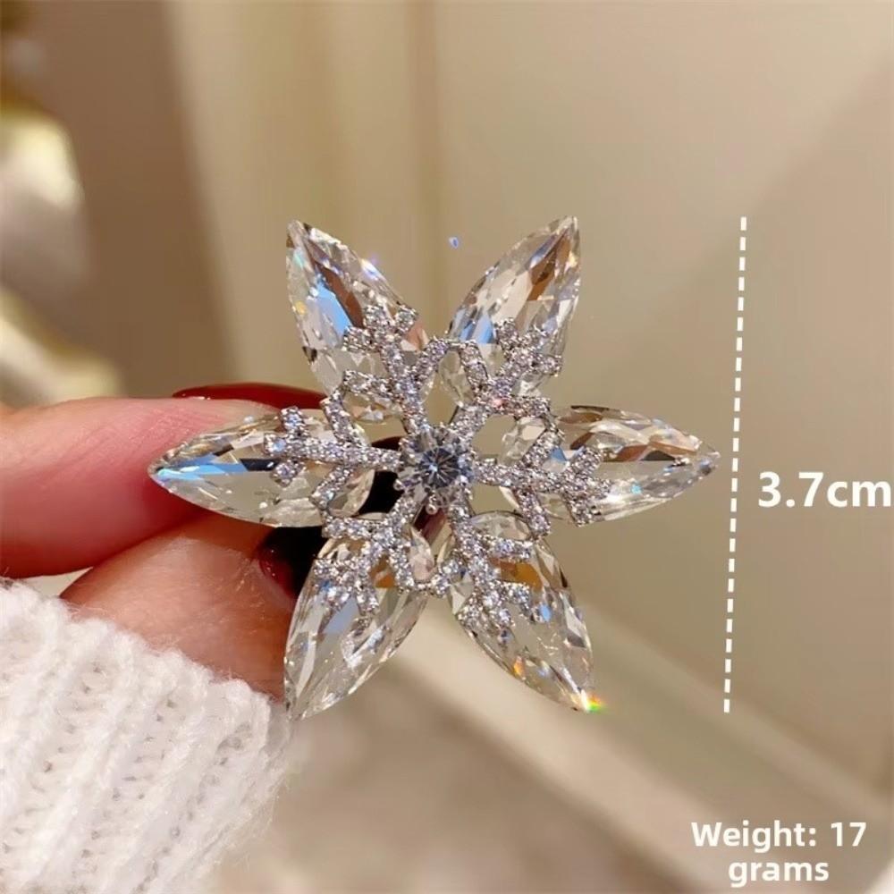 Elegant Sparkling Brooch Pins Crystal Rhinestone Flower Snowflake Brooches Dress Decoration Lapel Dress Pins Women