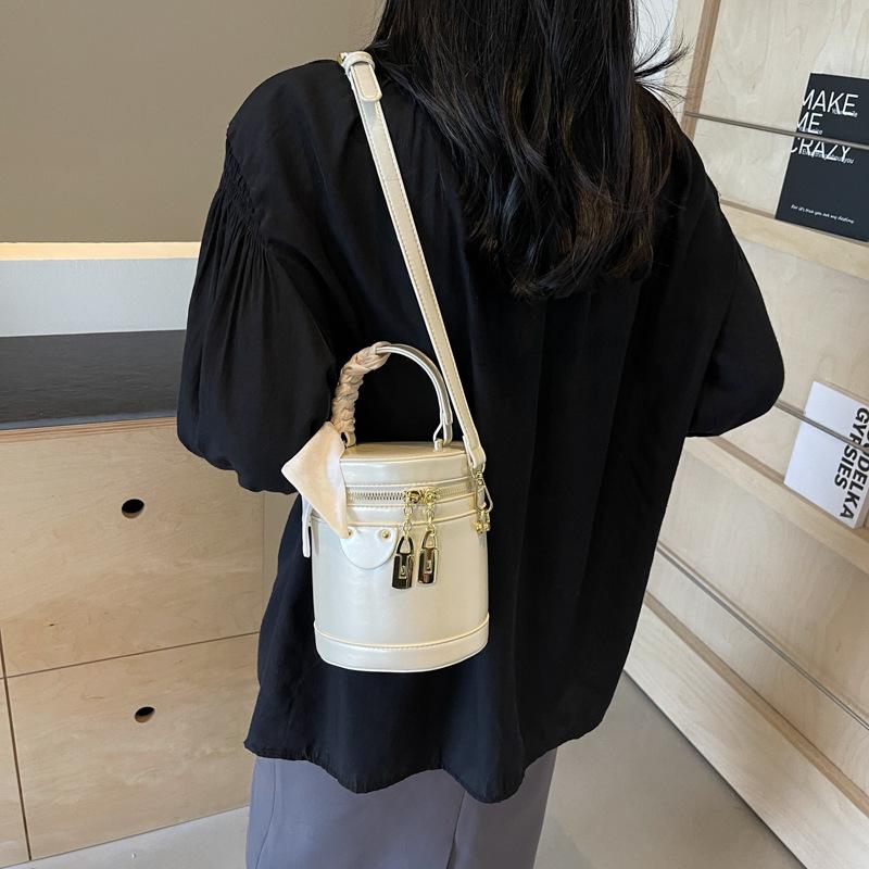 Niche women's bag new messenger bag summer bucket bag retro versatile high-end shoulder handbag