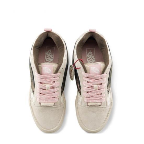 POP MART x Vans Knu Skool Tênis de Skate Unissex Bege Claro VN000EE6H11