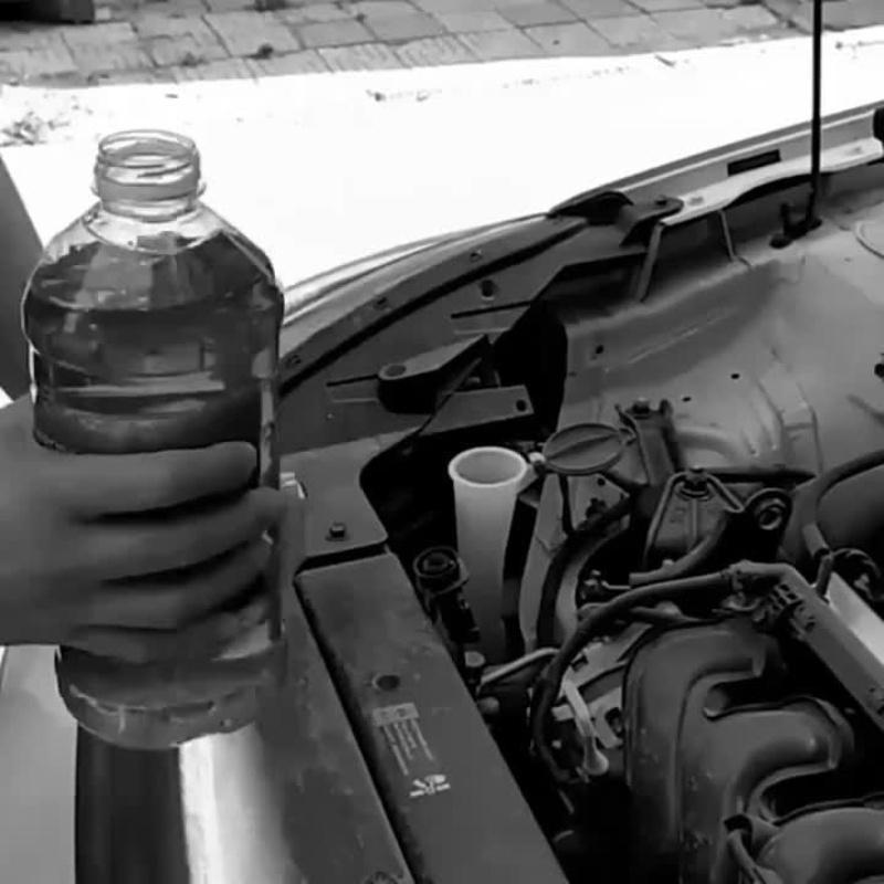 1PC car engine oil filling kit universal funnel with adjustable width clamping clip plastic multifunctional car oil filling tool