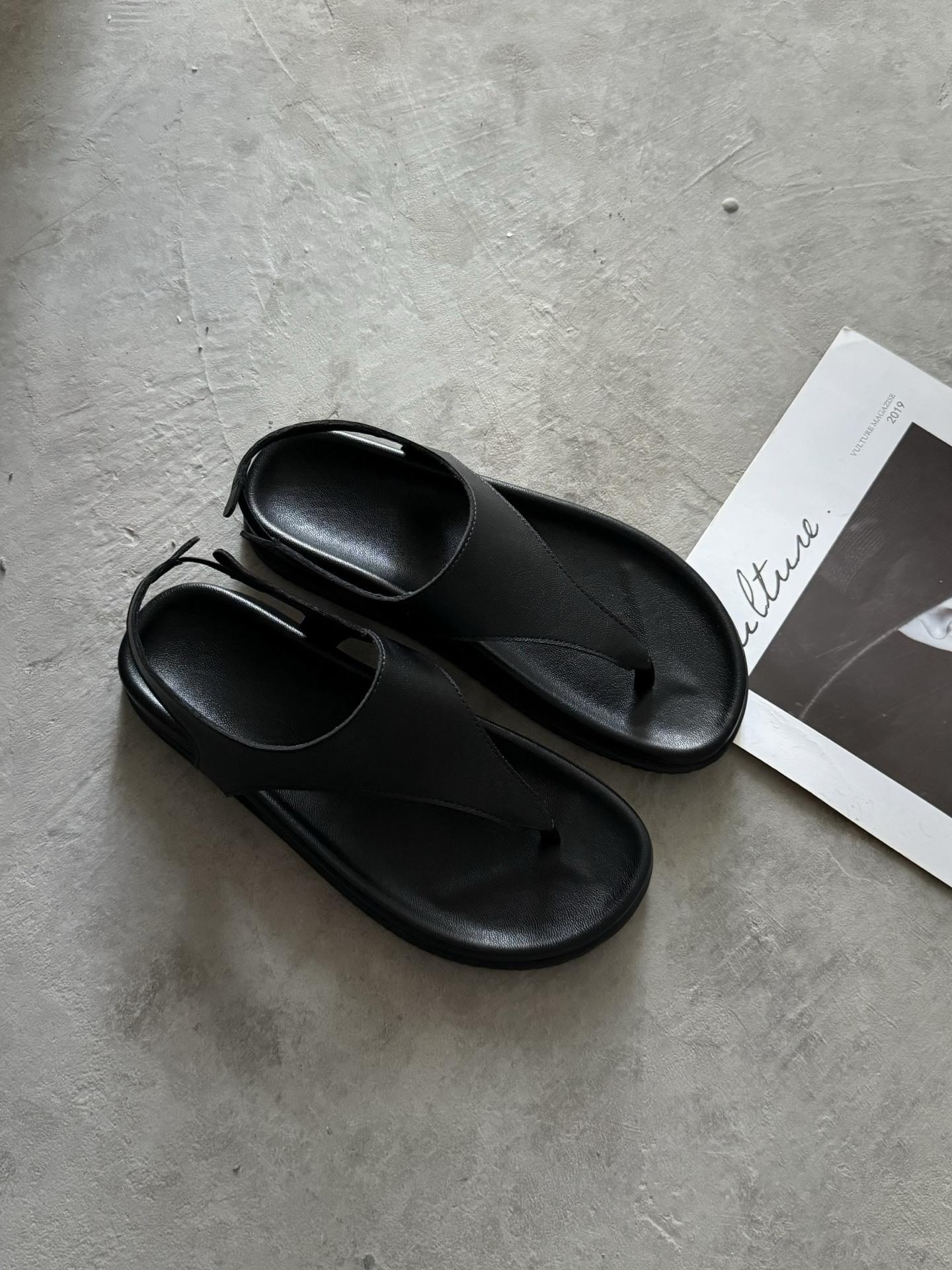 

Soft-soled leather retro pinch Roman sandals women s summer 2025 new outer wear beach flat sandals flip-flops 35