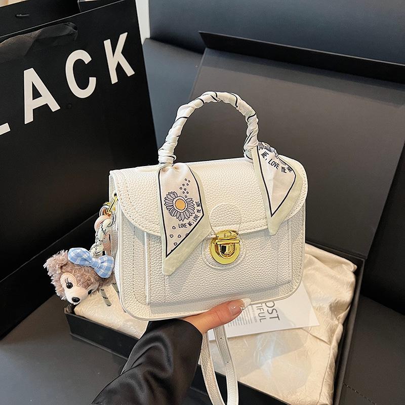 Textured Retro Versatile Bag Women 2025 New Internet Celebrity Lychee Pattern Portable Messenger Bag Shoulder Armpit Small Square Bag