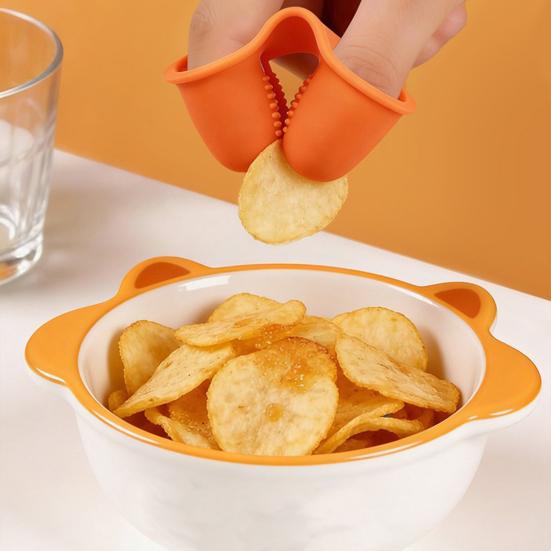 1/3Pcs Silicone Snack Clip Food Grade Chips Nuts Cookies Finger Clamp Dirty Hands Prevention Anti-Slip Food Picking Three Finger Cot Glove