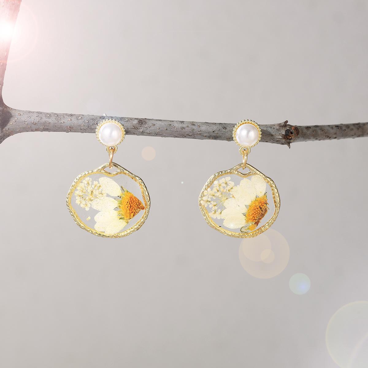 Серьги с сушеными цветами и клеем Серьги в пасторальном стиле Серьги для творческих девушек с перламутром