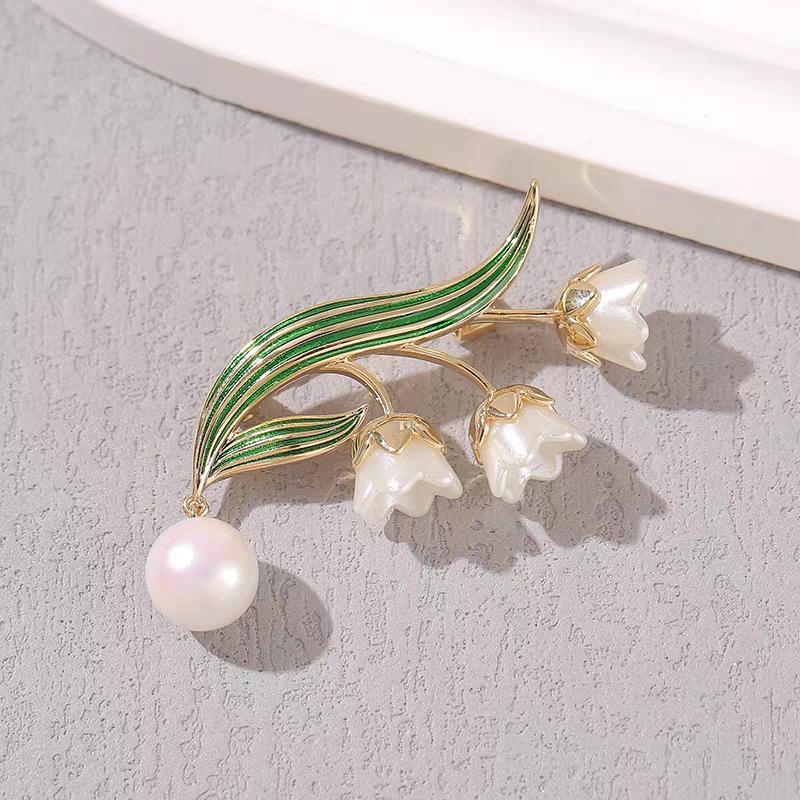 Elegant Pearl Brooch - High-End Minimalist Clothing Accessory