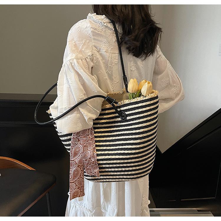 Summer Beach Vacation Single Shoulder Bag Large Capacity Portable Vegetable Basket Bag Women's Versatile Literary Commuter Shoulder Straw Beach Bag