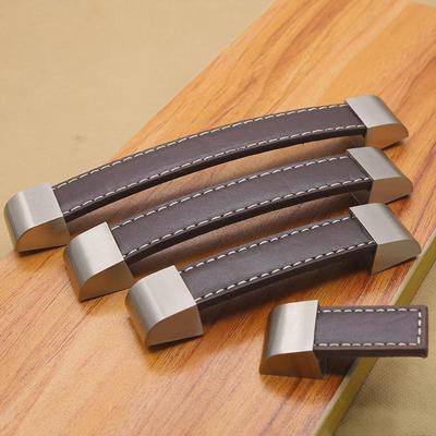 Quadratischer Griff aus schwarzbraunem Leder für Möbel und Schränke