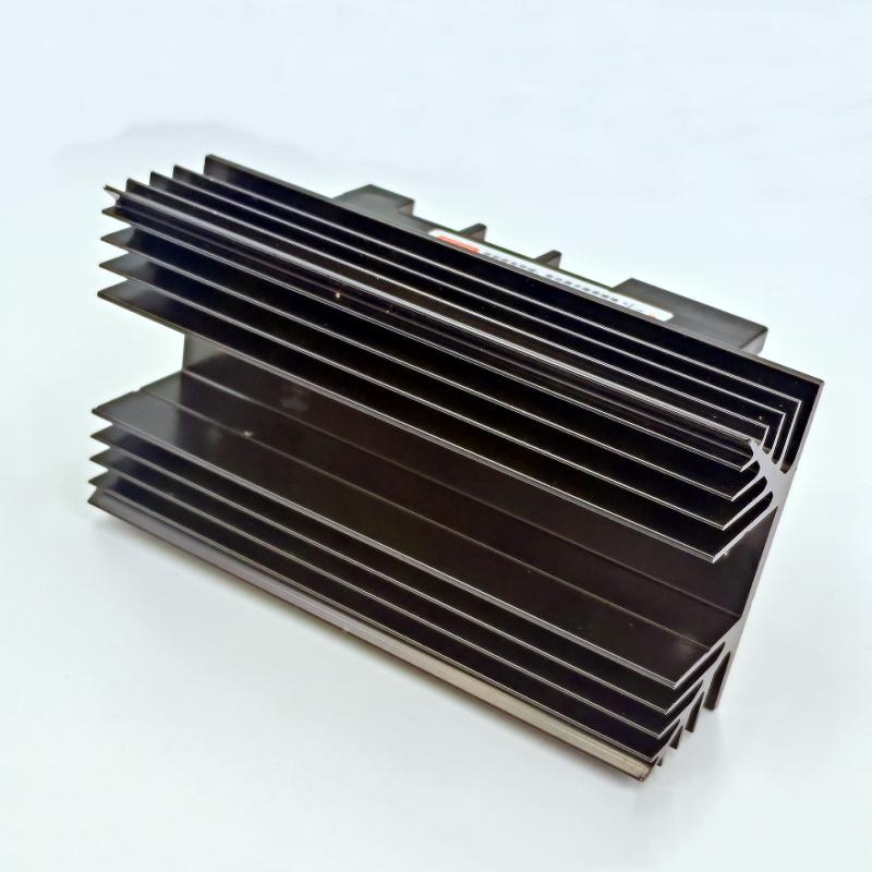 DC 5-32V To AC 380V 10A Three Phase SSR Solid State Relay W Black Heat Sink