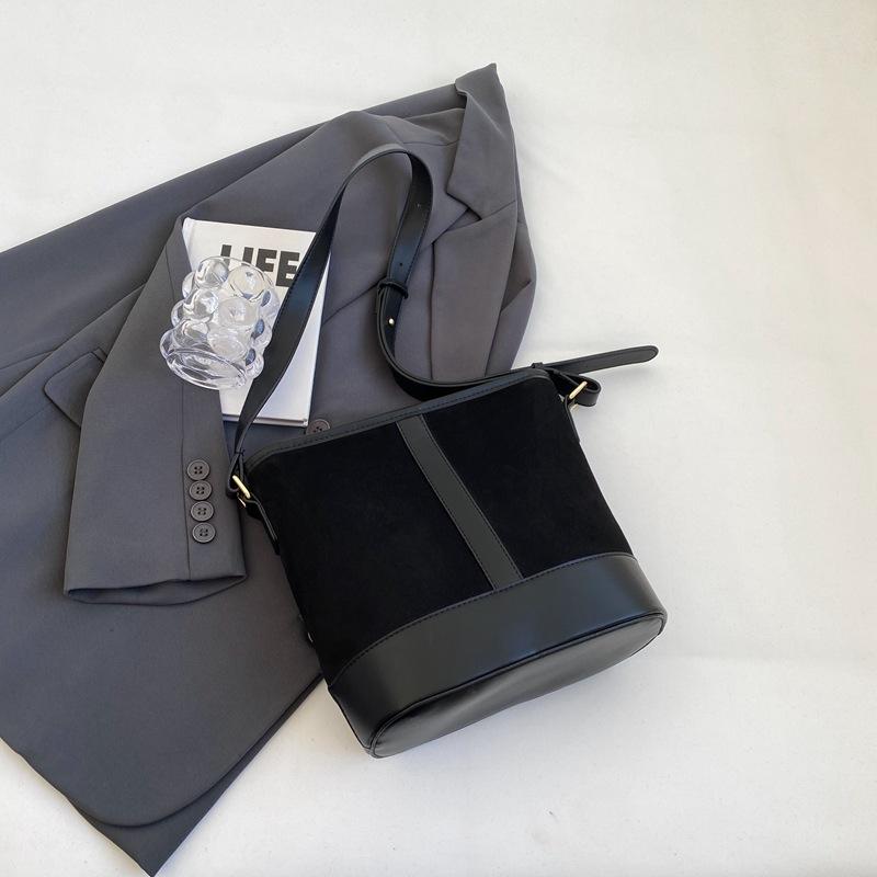 Сумка женская сумка ретро простая матовая флисовая дорожная новая сумка-ведро высокая ценность простая для выхода на плечо