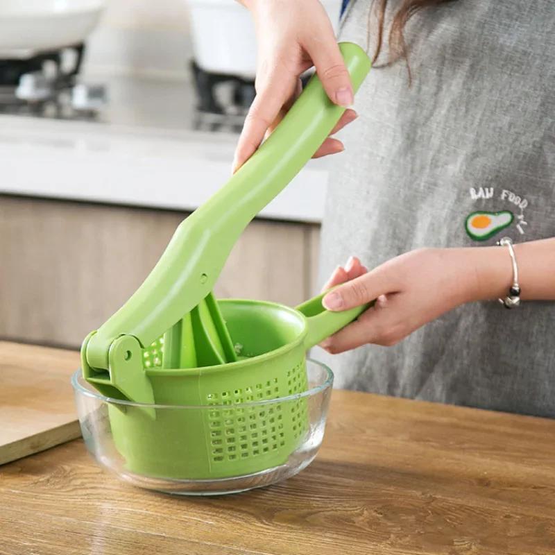Vegetable Stuffing Squeezer Plastic Handheld Fruits Press Dryer Squeezer Water Remover Extruder Lemon Squeezing Kitchen Tool