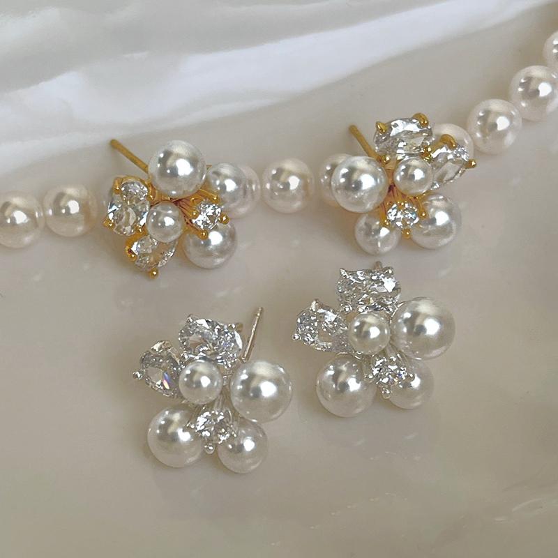 French Elegant Pearl Zircon Splicing Flower Stud Earrings 2026 New Design Party Jewelry Elegant Accessories for Women and Girls