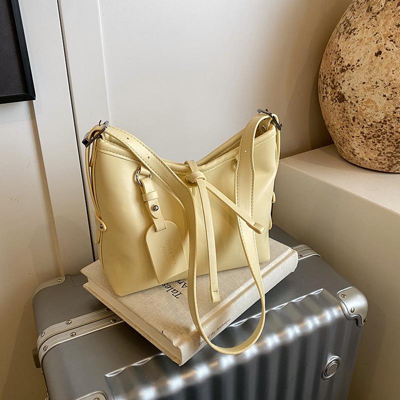Casual soft surface large-capacity bag women's 2025 new fashion commuter shoulder bag candy color simple oblique span bag