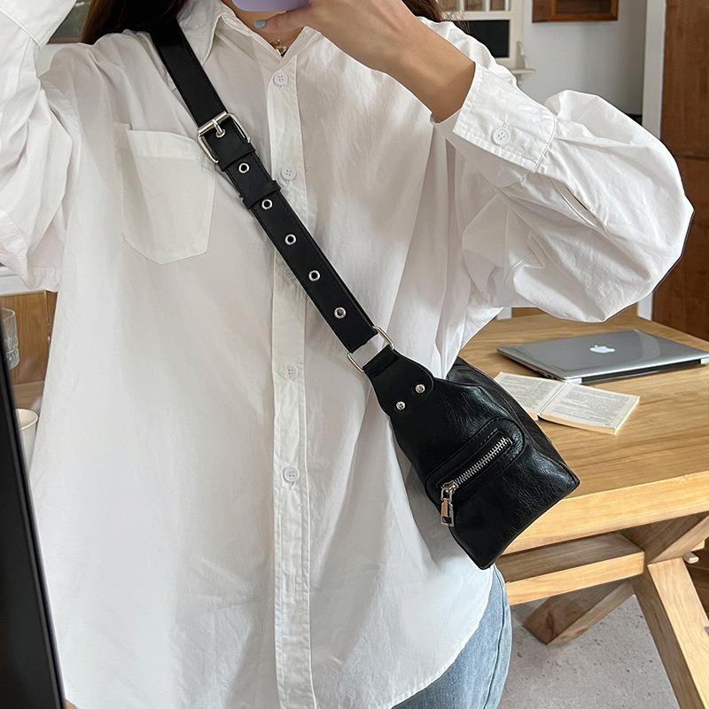 New Punk Style Locomotive Bag Underarm Bag Women's Fashion Niche Design Bag Spice Girl Shoulder Messenger Bag Tide