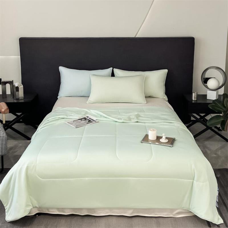 High Quality Cooling Comforter, Cold Touch Fabric Absorbs Body Heat, Soft Air Condition Blanket, Smooth Lightweight Summer Quilt