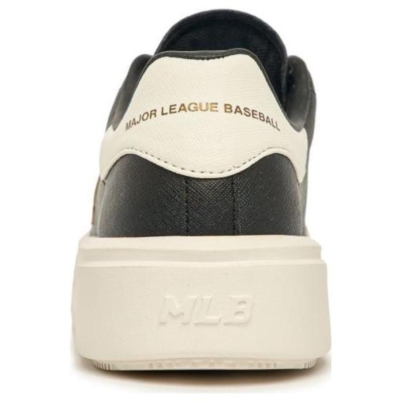 MLB Chunky Classic Yankees Slip Resistant Abrasion Resistant Low top Skateboard Shoes Unisex Black White Sneakers 3ASXCCS3N-50BKS