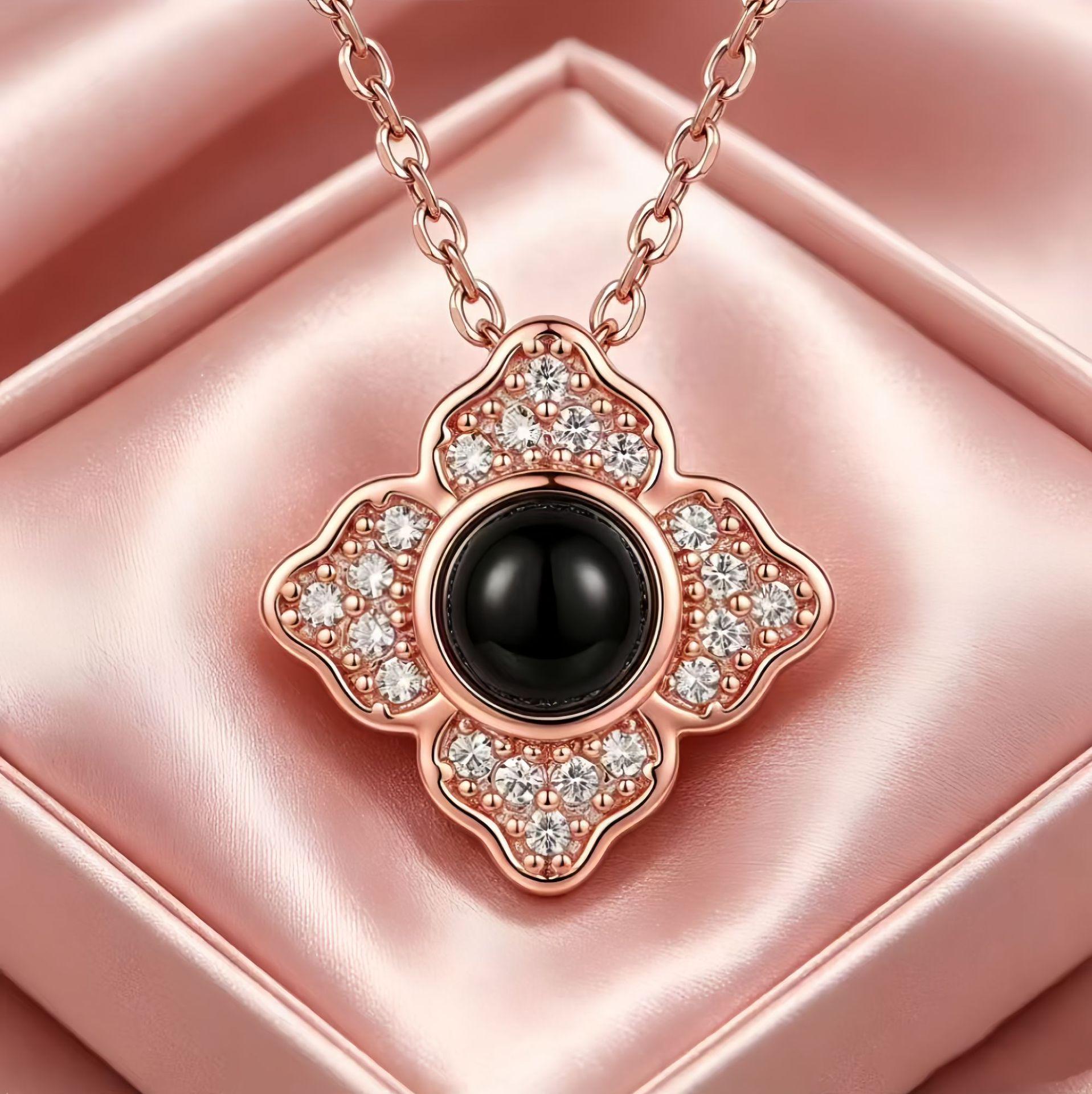 European & American Four-Leaf Clover Flower Necklace: Niche Design with Customizable Projection