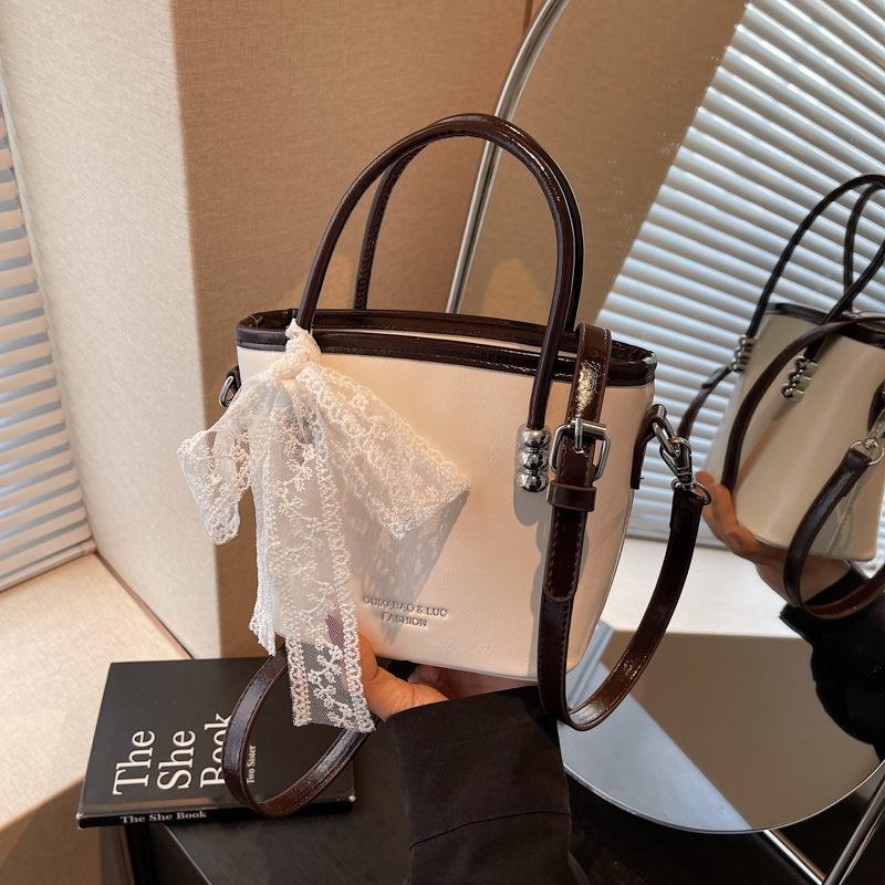 Hand carrying bucket bag women 2025 new shoulder bag simple casual niche messenger bag